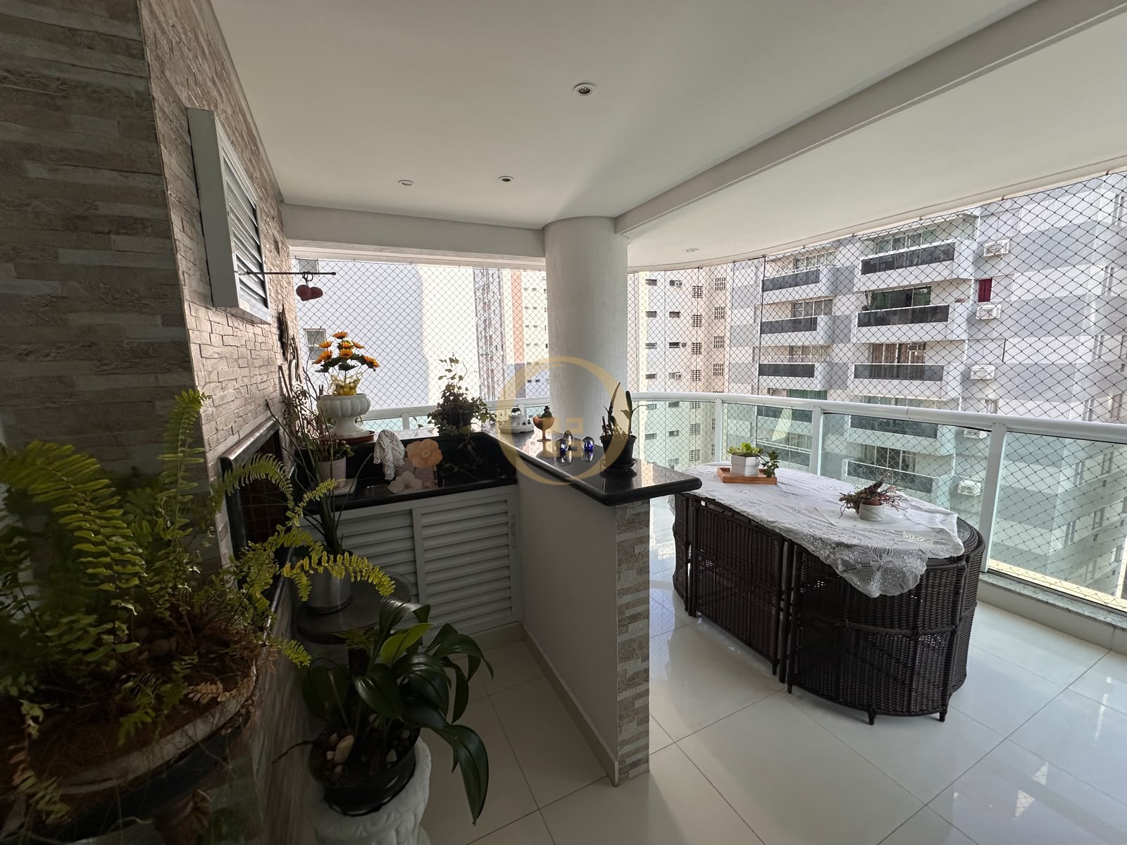 Apartamento na Praia das Pitangueiras, Guarujá - SP