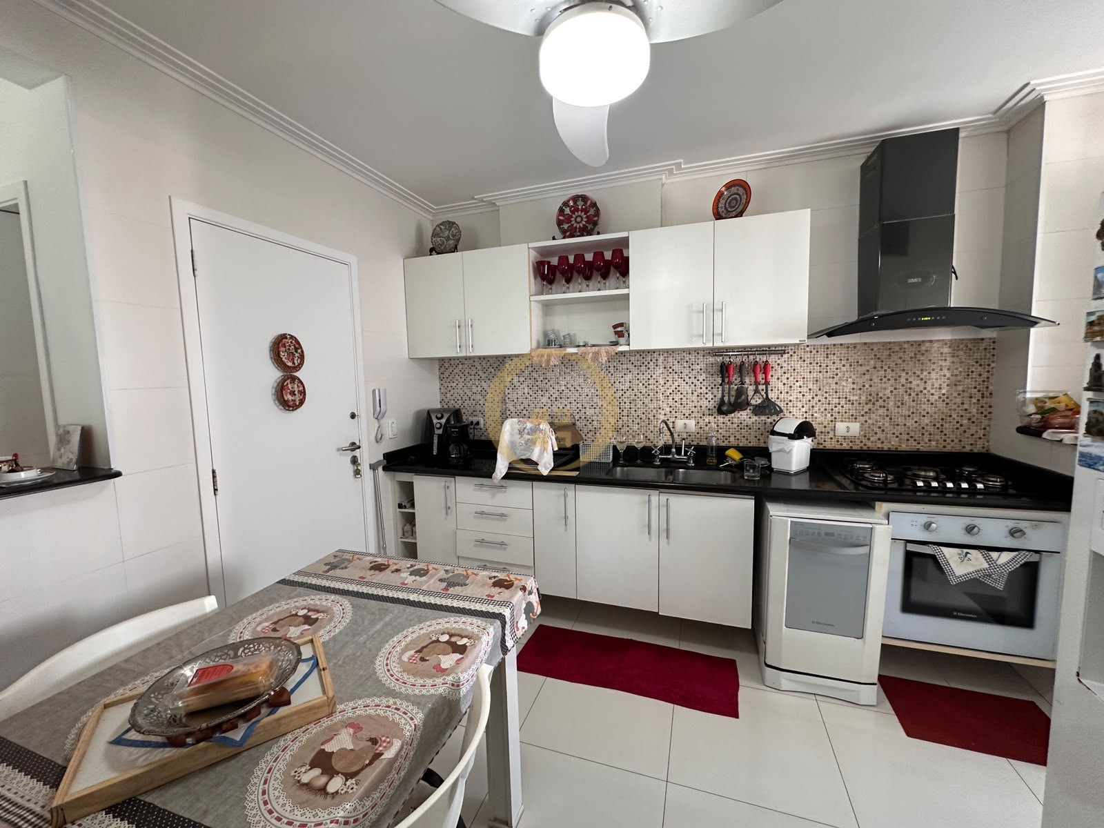 Apartamento na Praia das Pitangueiras, Guarujá - SP
