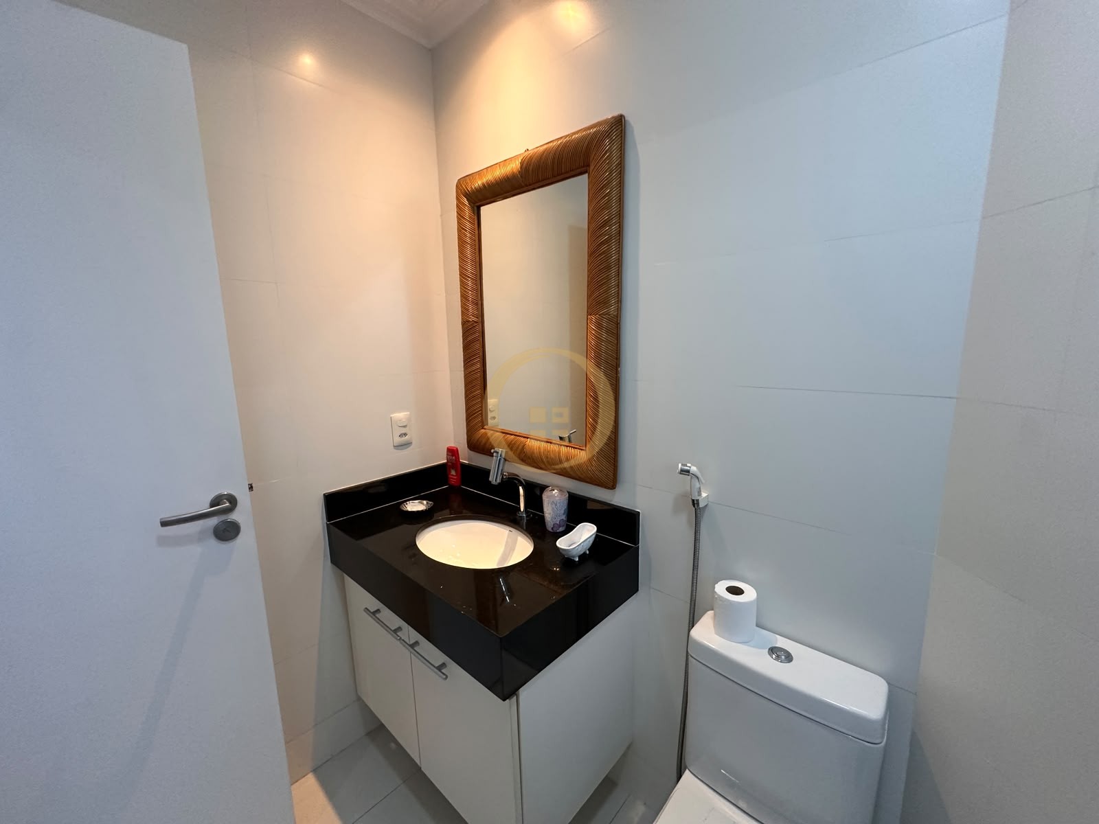 Apartamento na Praia das Pitangueiras, Guarujá - SP