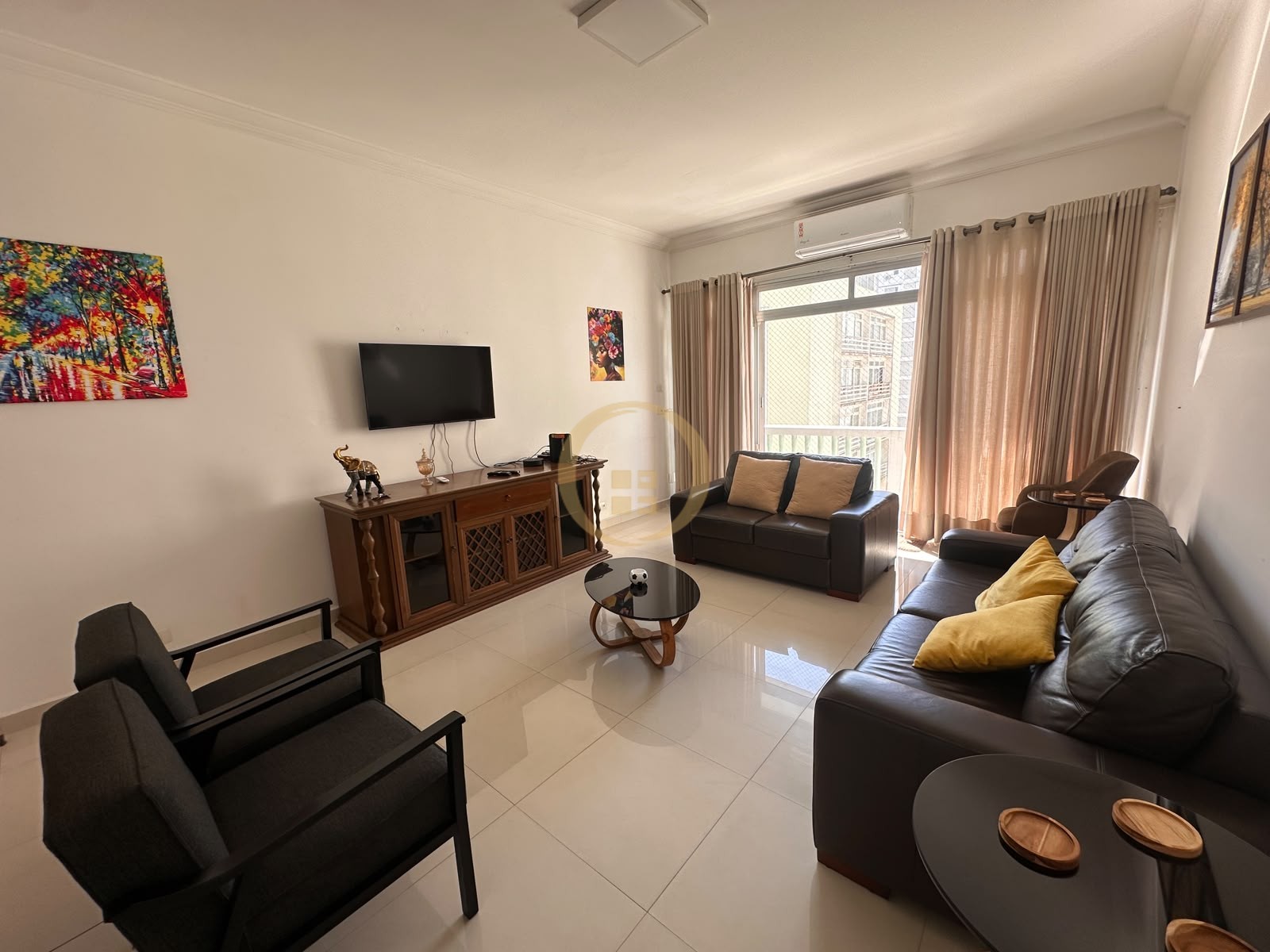 Apartamento na Praia das Pitangueiras, Guarujá - SP