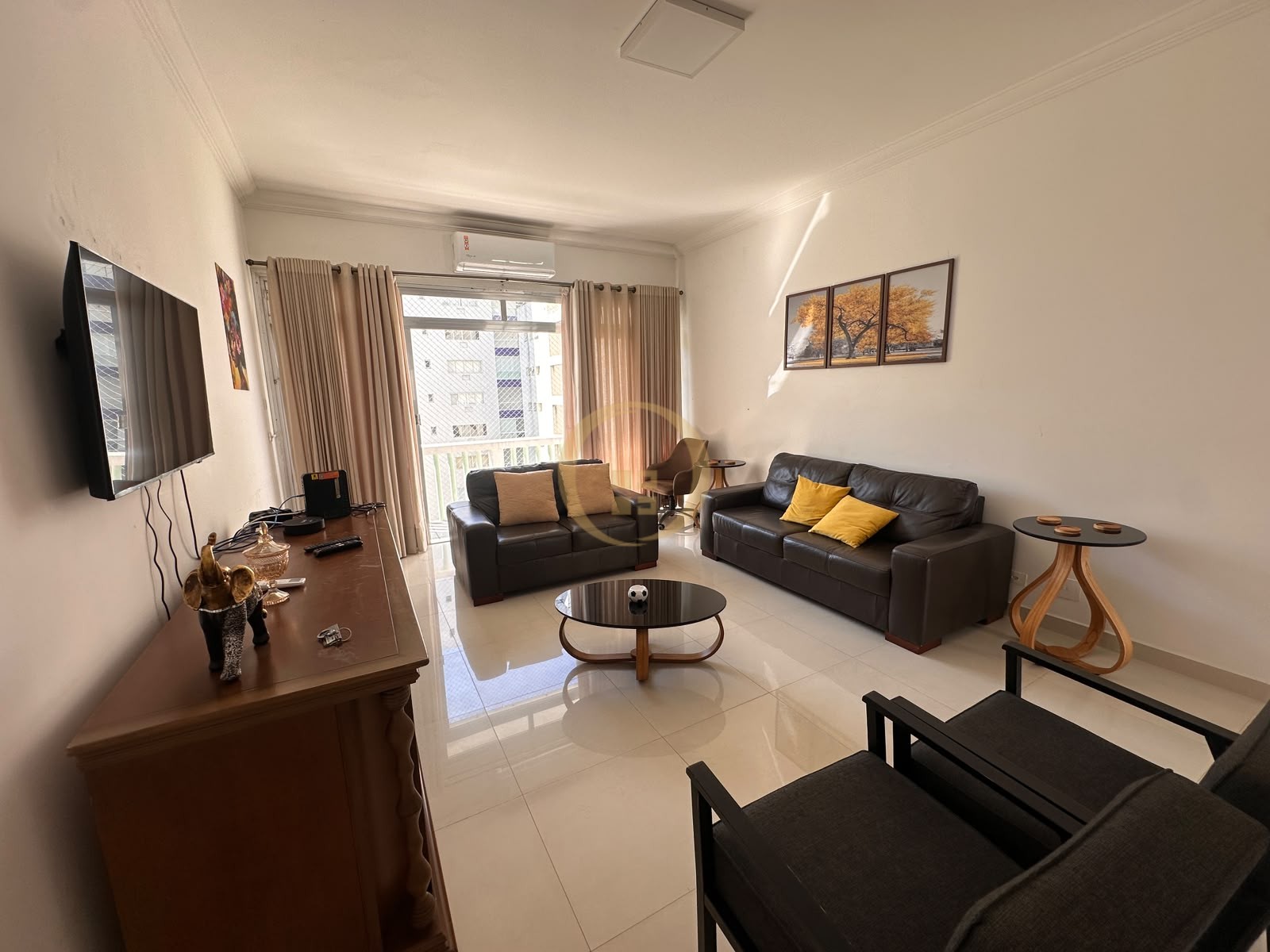 Apartamento na Praia das Pitangueiras, Guarujá - SP