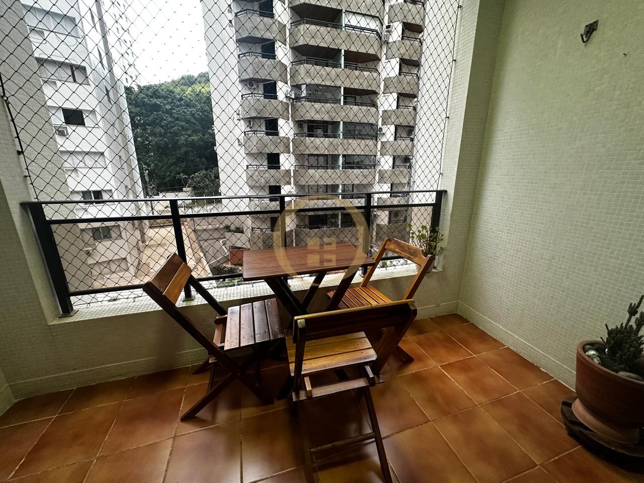 Apartamento na Praia das Pitangueiras, Guarujá - SP