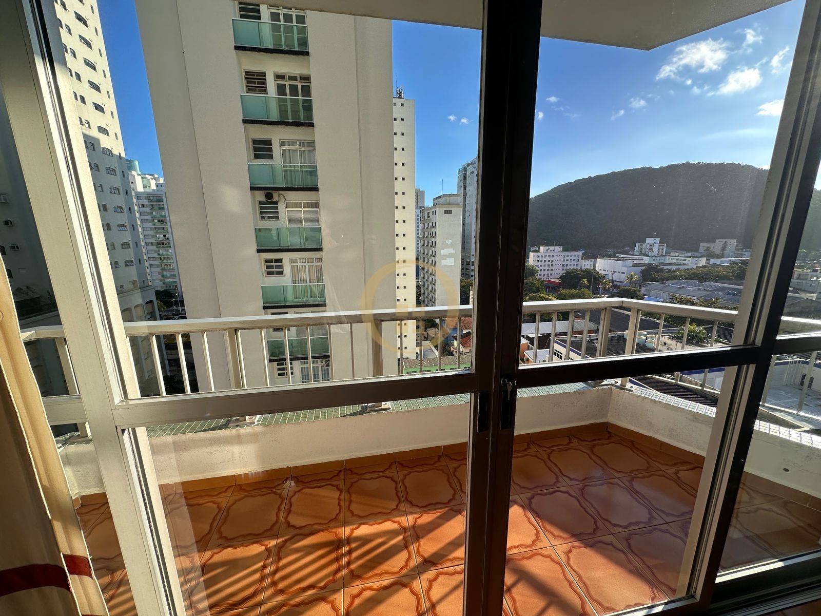 Apartamento na Praia das Pitangueiras, Guarujá - SP