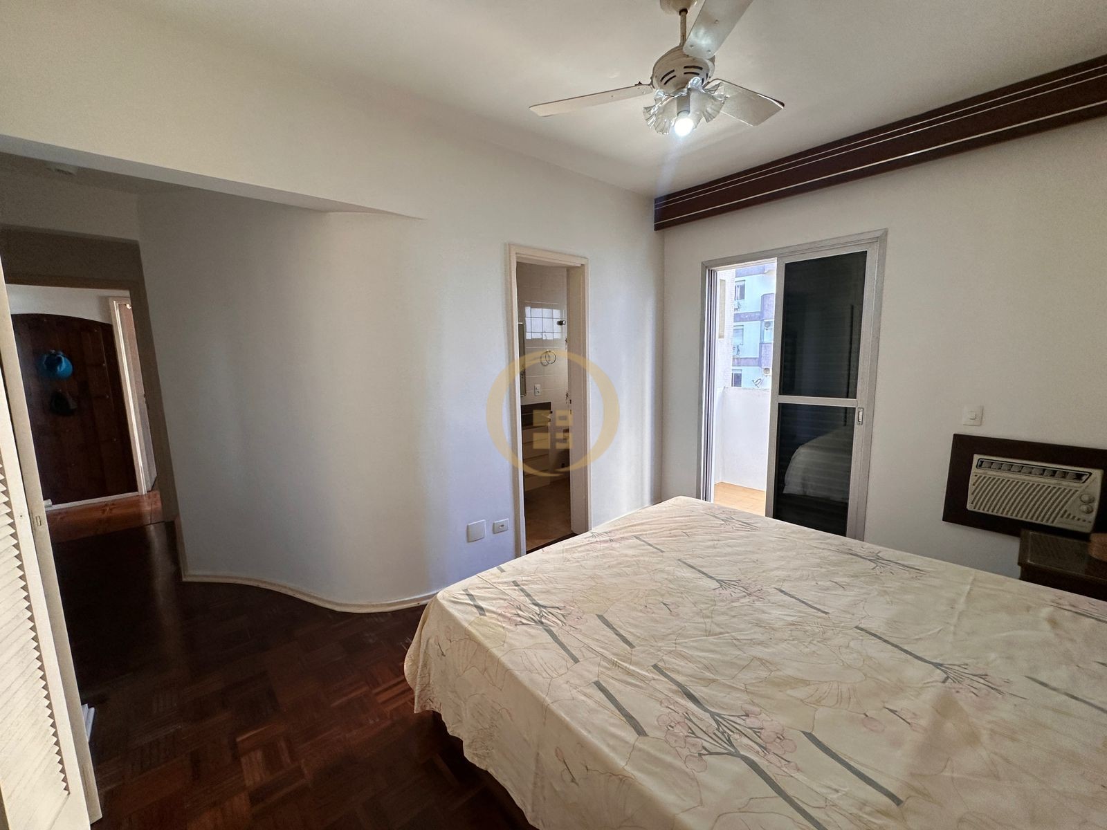 Apartamento na Praia das Pitangueiras, Guarujá - SP