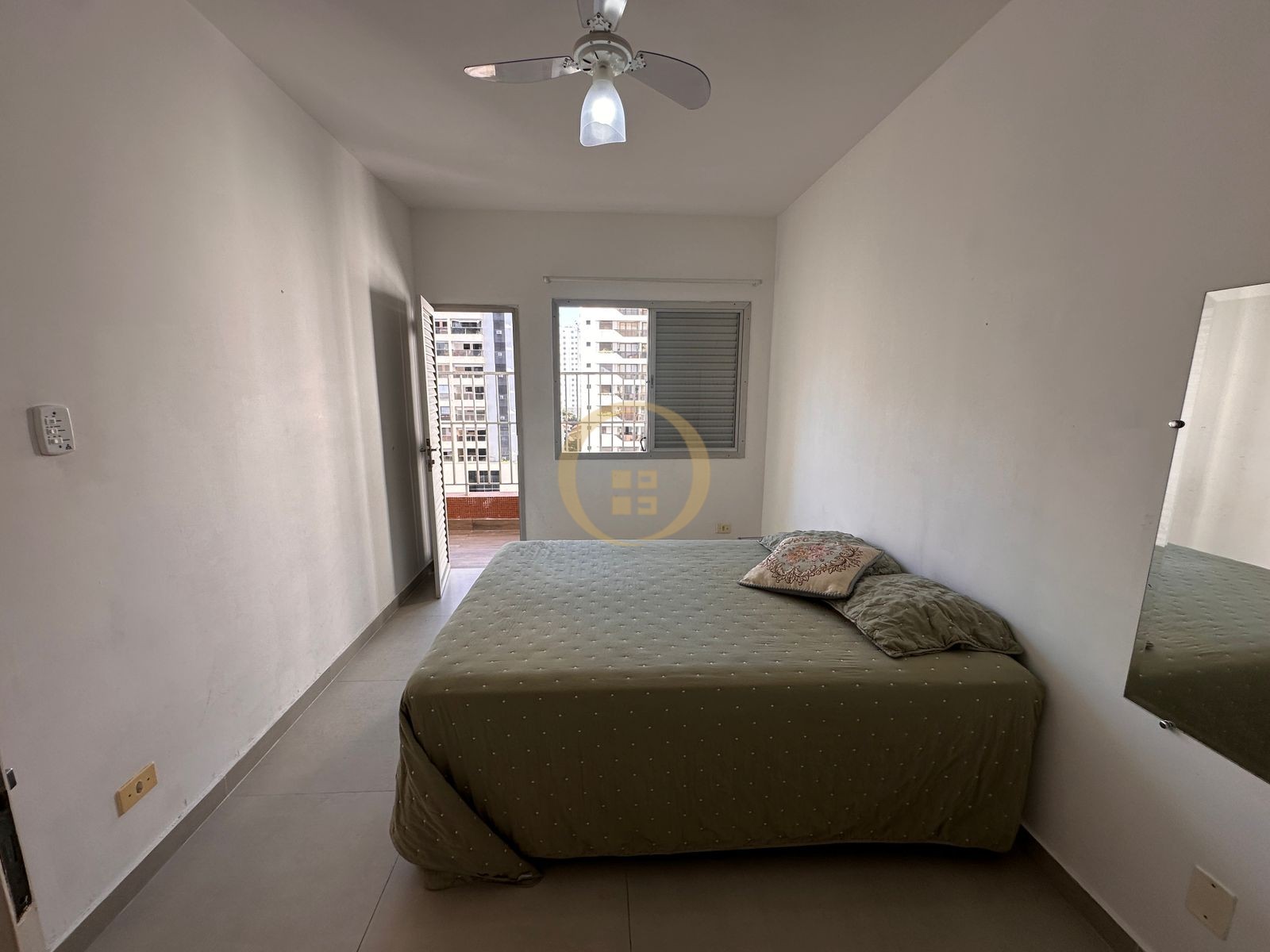 Apartamento na Praia das Pitangueiras, Guarujá - SP