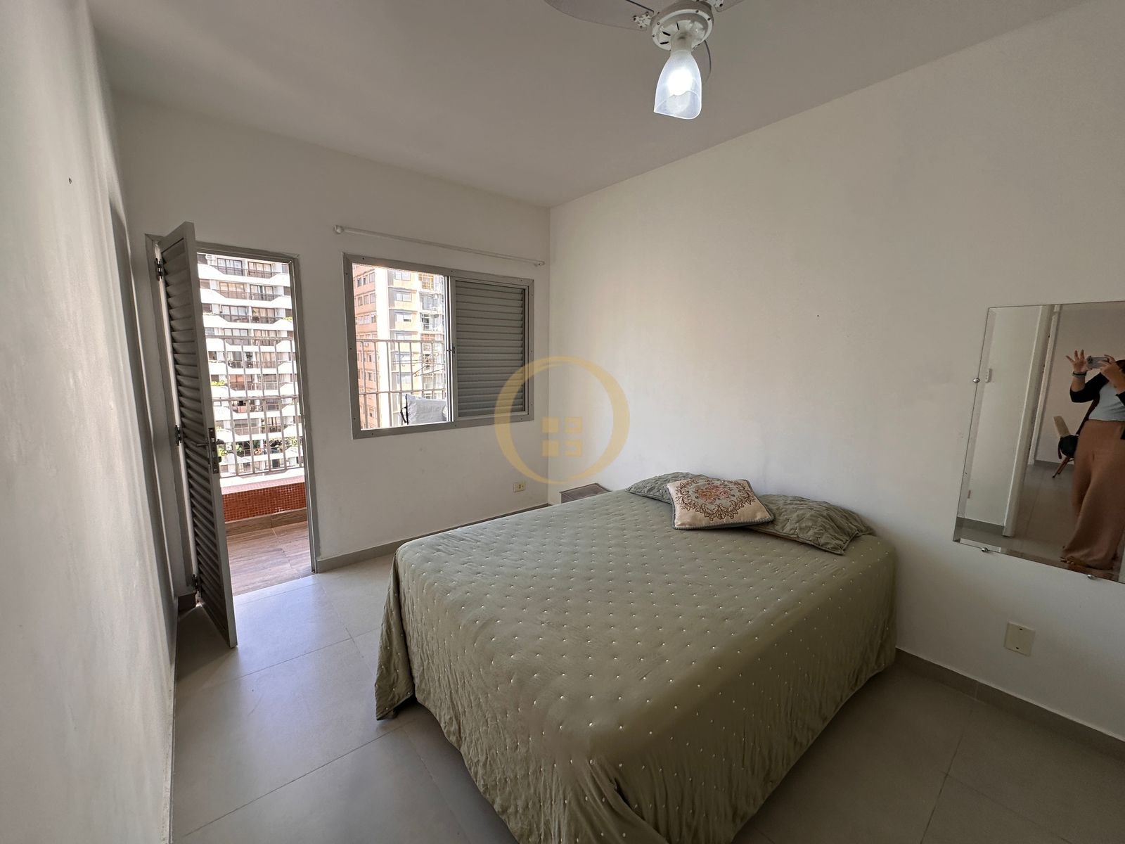 Apartamento na Praia das Pitangueiras, Guarujá - SP