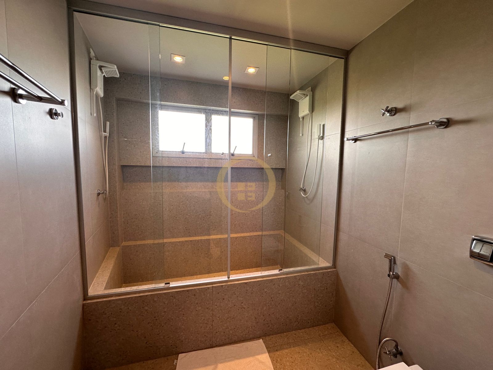 Apartamento Frente ao Mar nas Pitangueiras, Guarujá - SP
