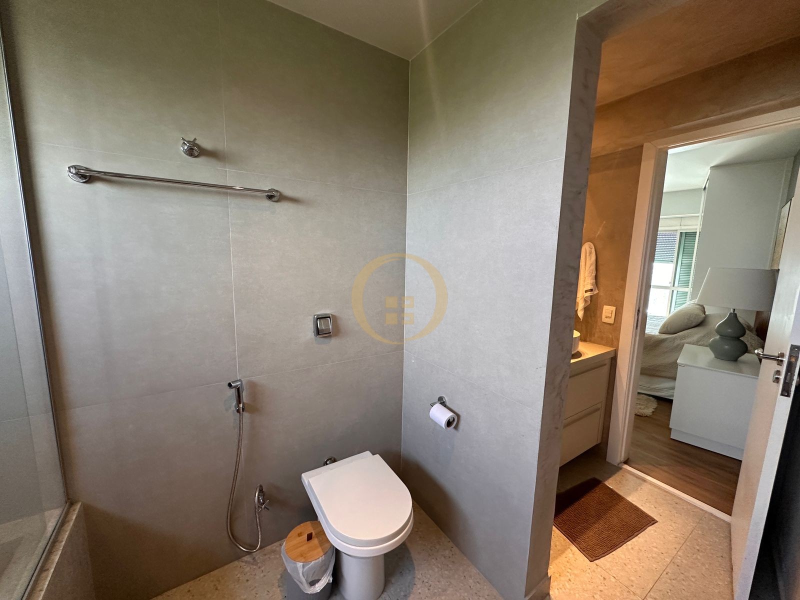 Apartamento Frente ao Mar nas Pitangueiras, Guarujá - SP