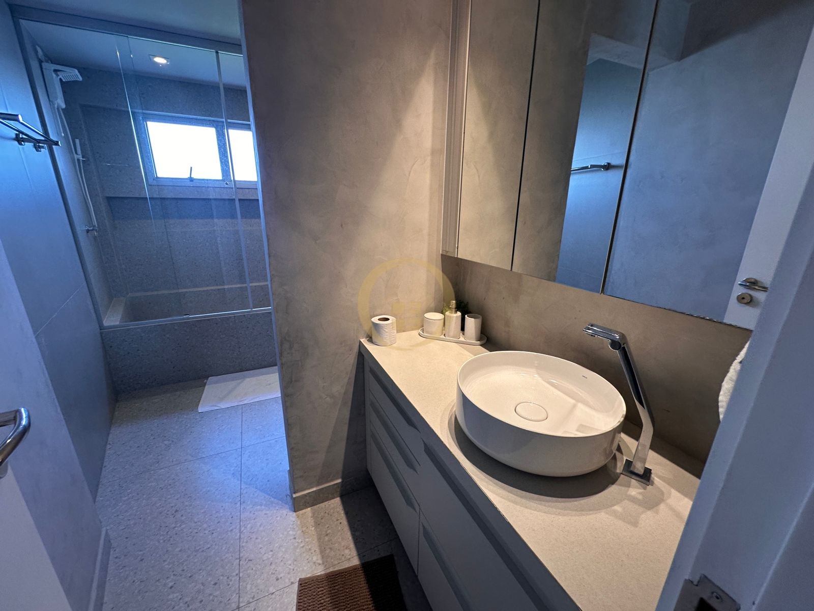 Apartamento Frente ao Mar nas Pitangueiras, Guarujá - SP