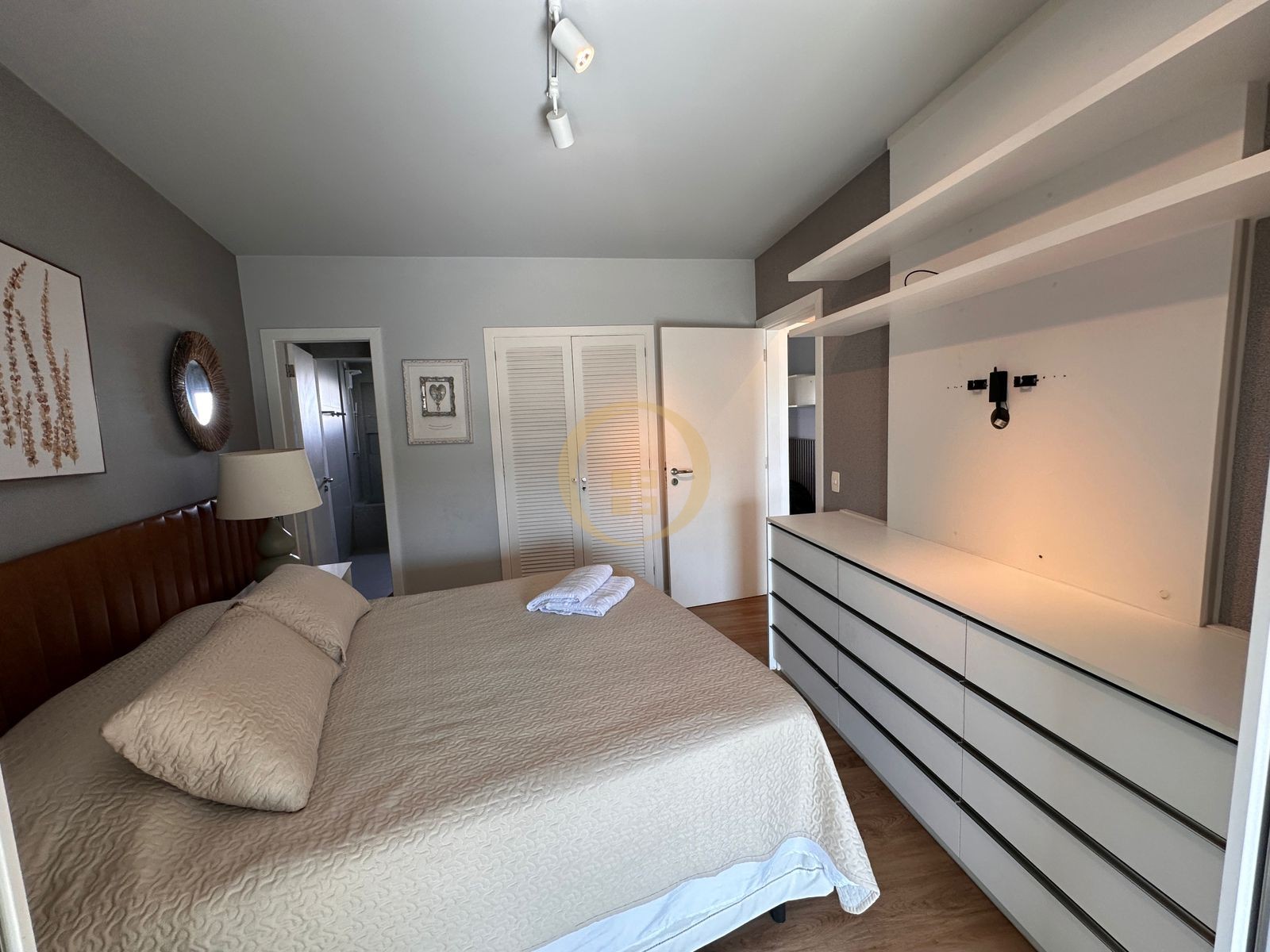 Apartamento Frente ao Mar nas Pitangueiras, Guarujá - SP