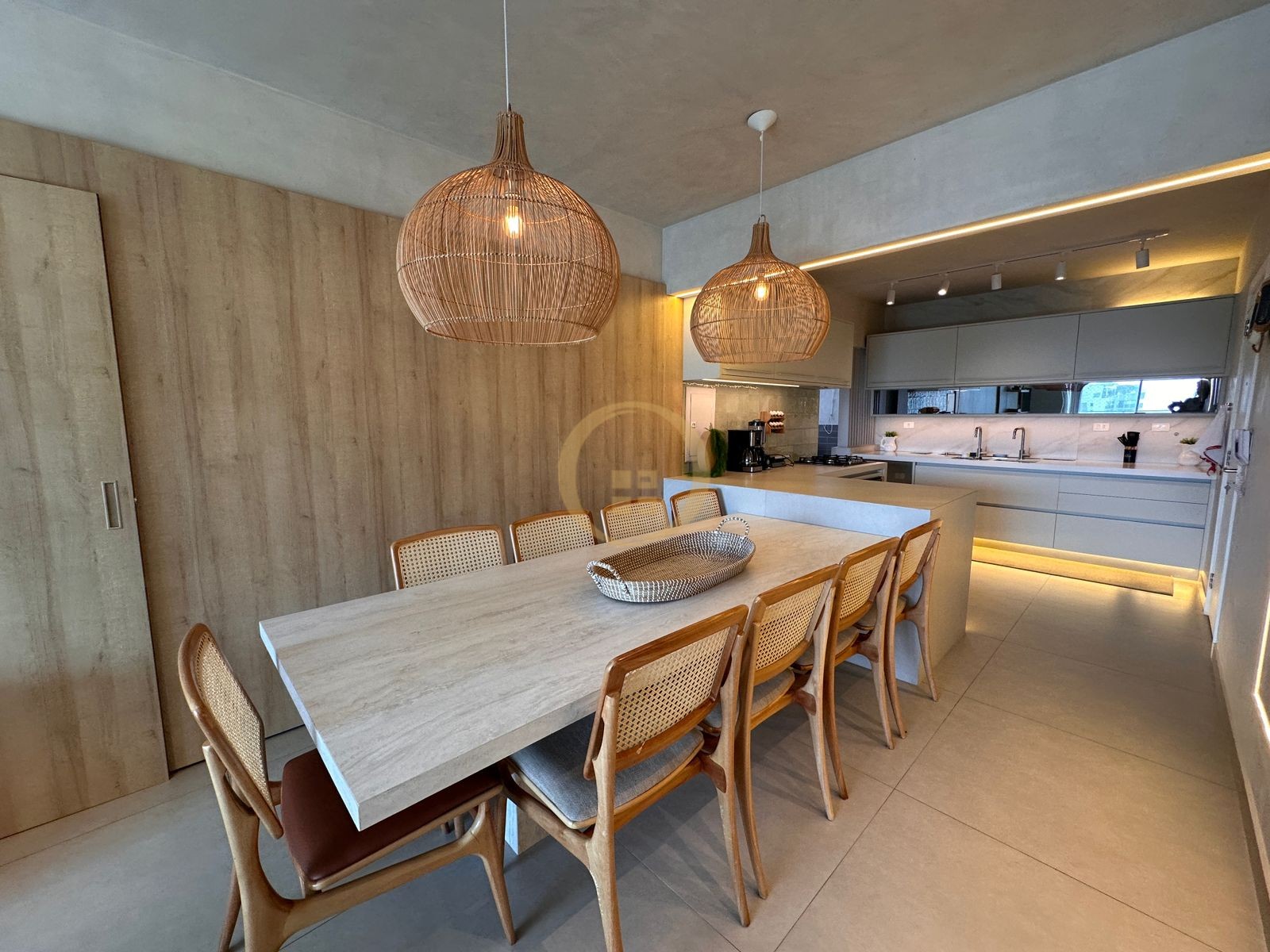 Apartamento Frente ao Mar nas Pitangueiras, Guarujá - SP