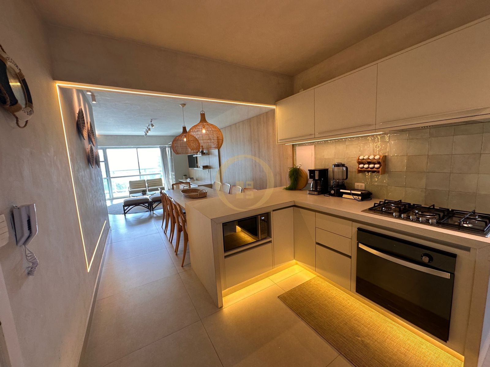 Apartamento Frente ao Mar nas Pitangueiras, Guarujá - SP