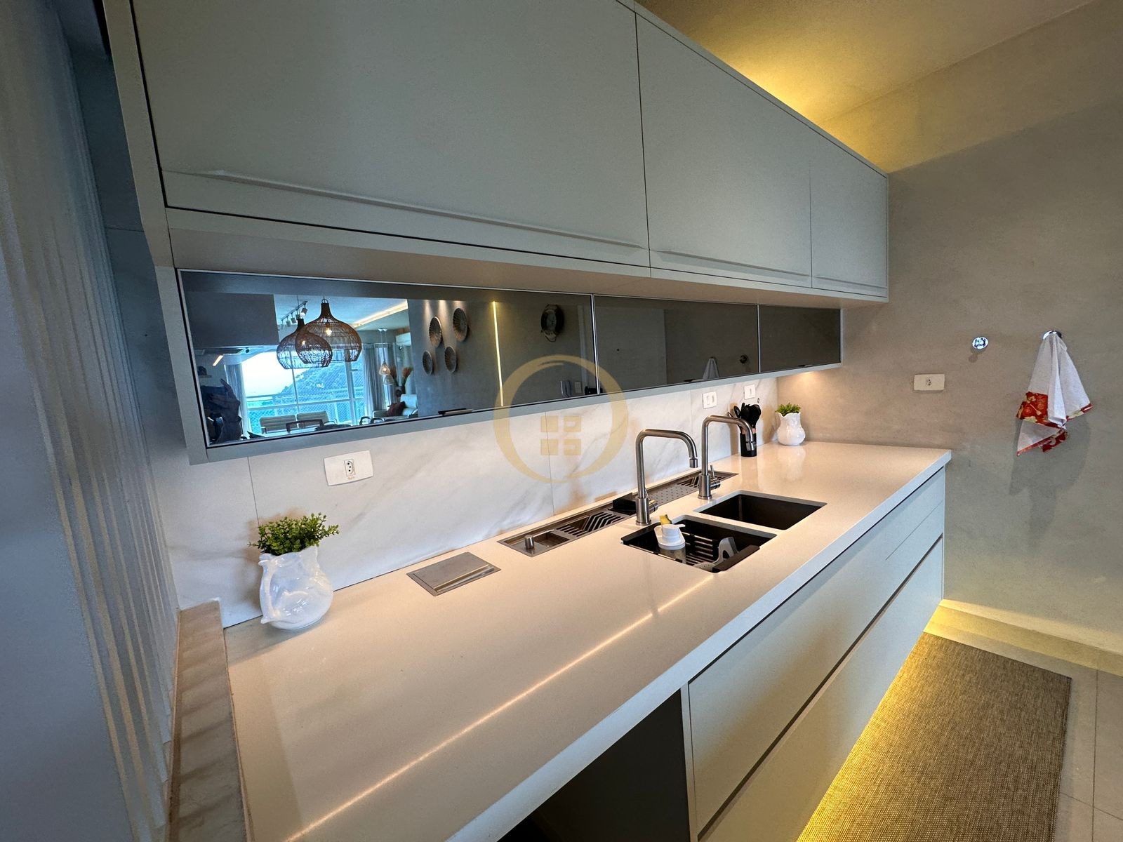 Apartamento Frente ao Mar nas Pitangueiras, Guarujá - SP