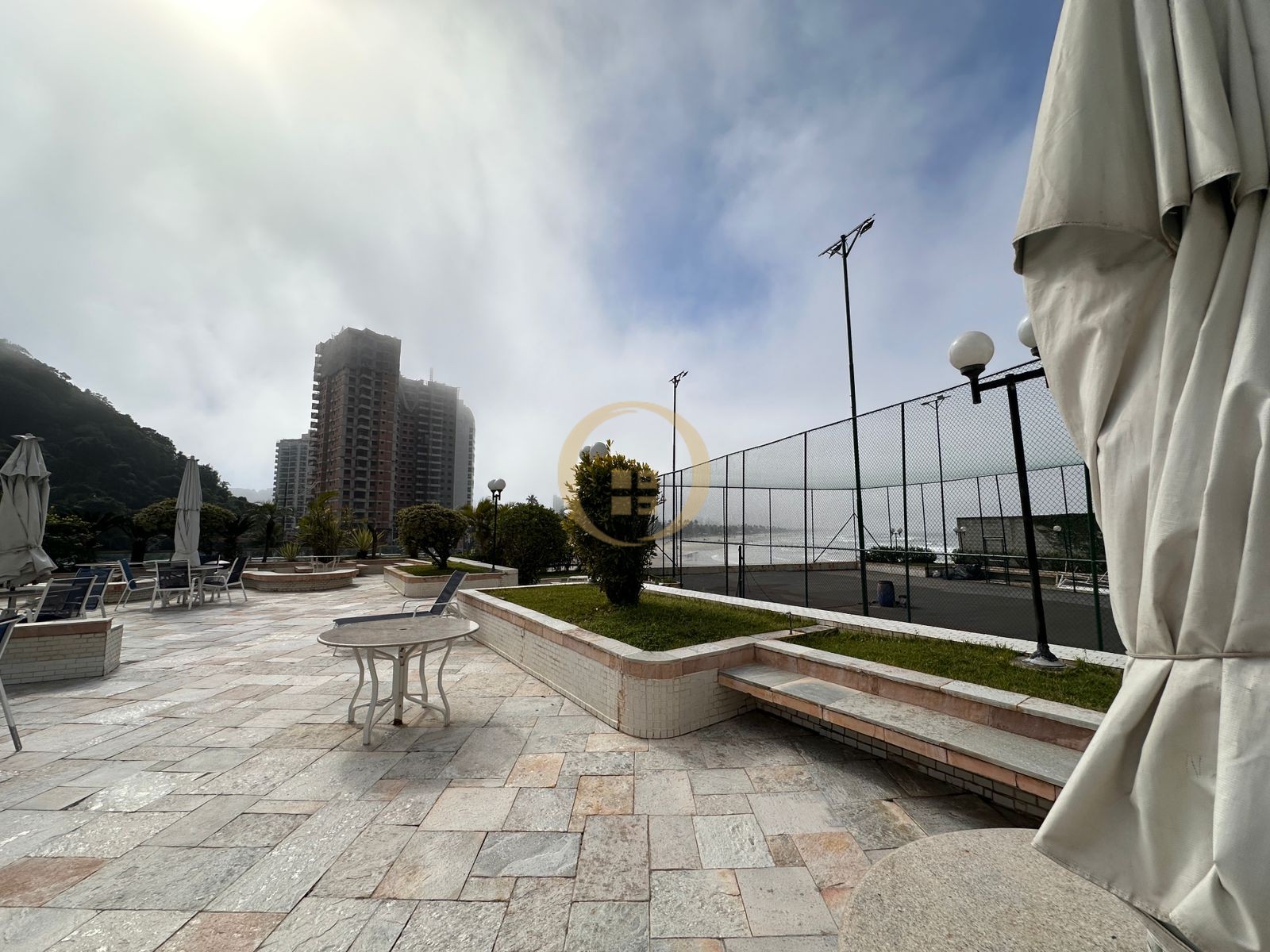 Apartamento Frente ao Mar nas Pitangueiras, Guarujá - SP