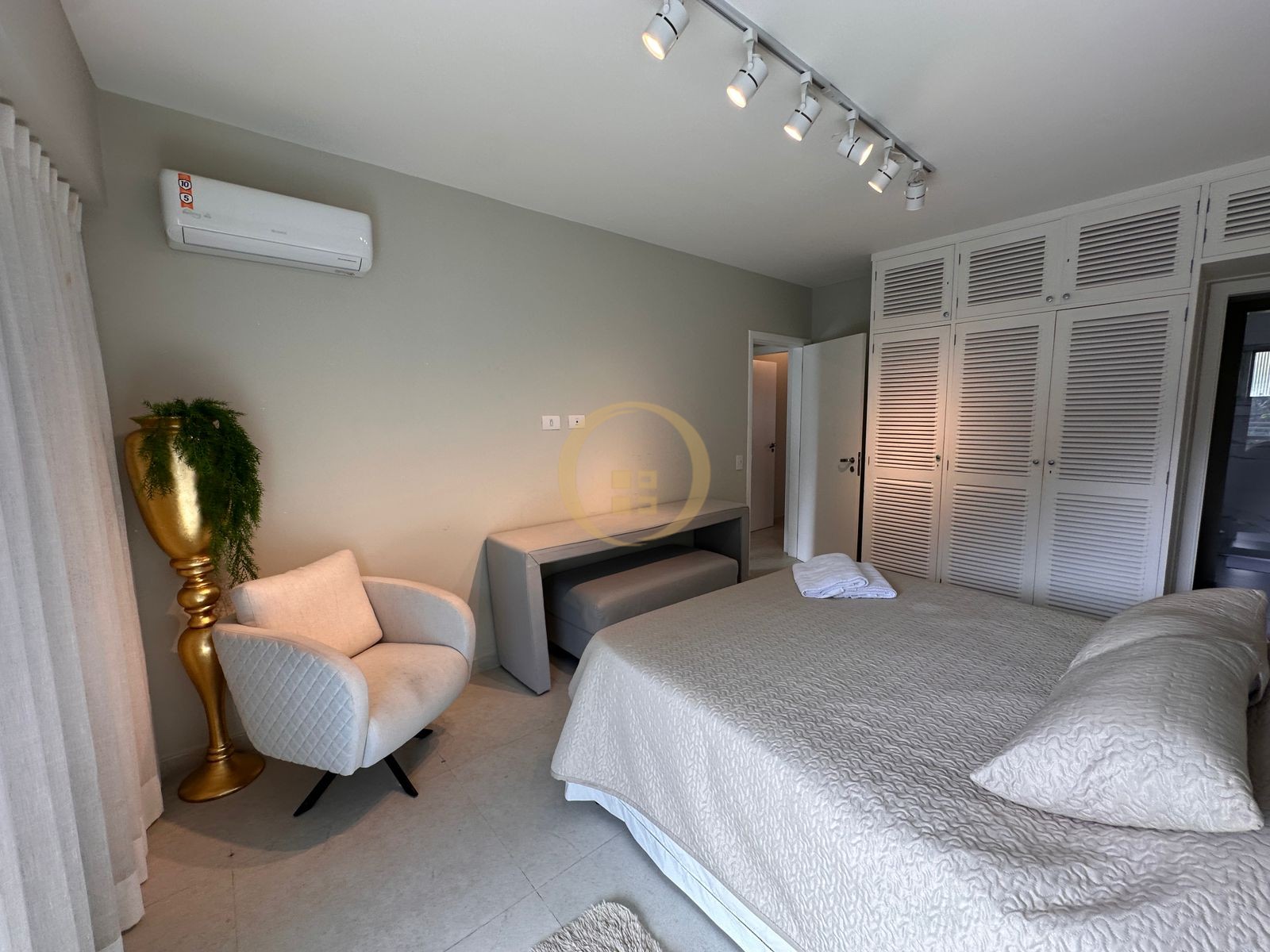 Apartamento Frente ao Mar nas Pitangueiras, Guarujá - SP