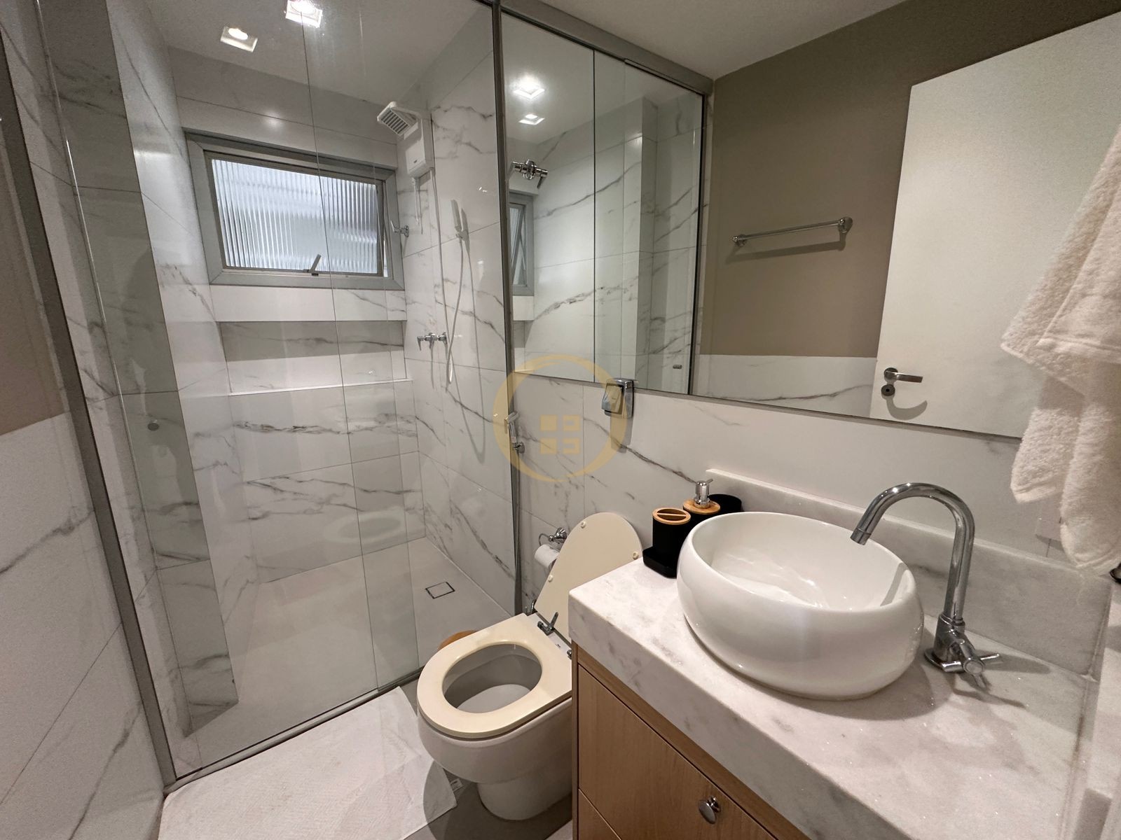 Apartamento Frente ao Mar nas Pitangueiras, Guarujá - SP