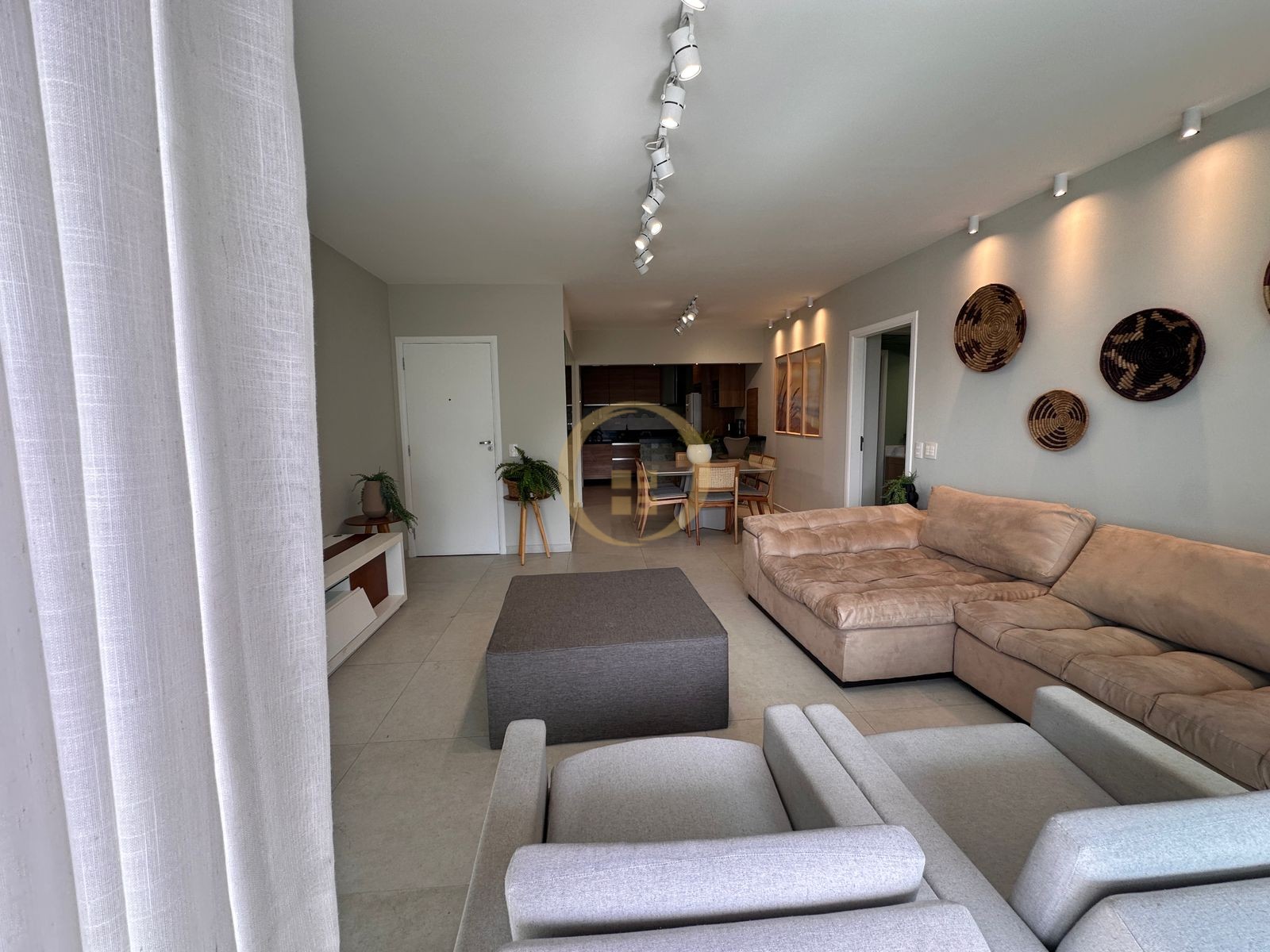 Apartamento Frente ao Mar nas Pitangueiras, Guarujá - SP
