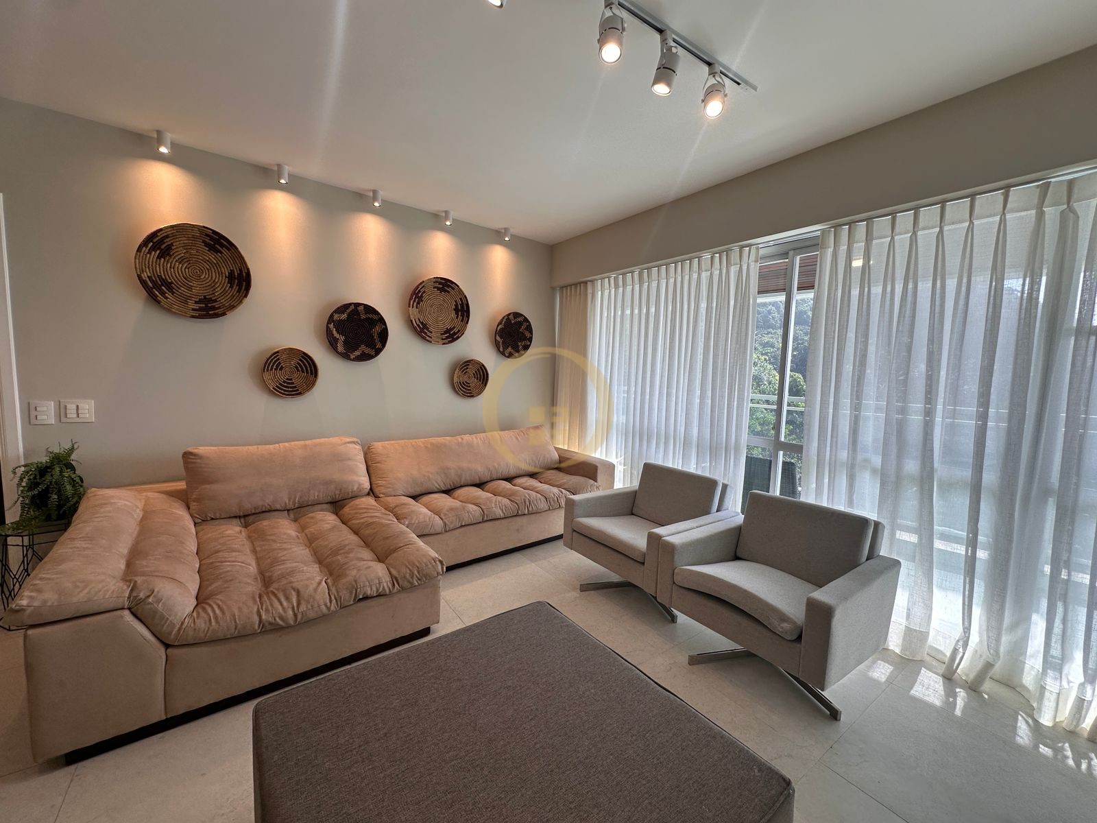 Apartamento Frente ao Mar nas Pitangueiras, Guarujá - SP