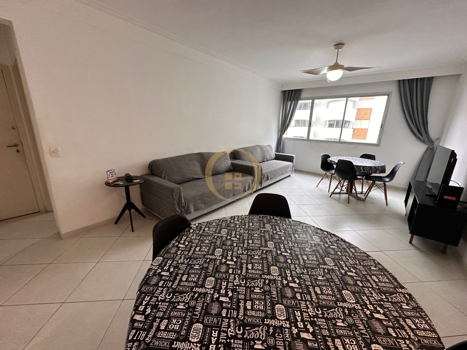 Apartamento na Praia das Pitangueiras, Guarujá - SP