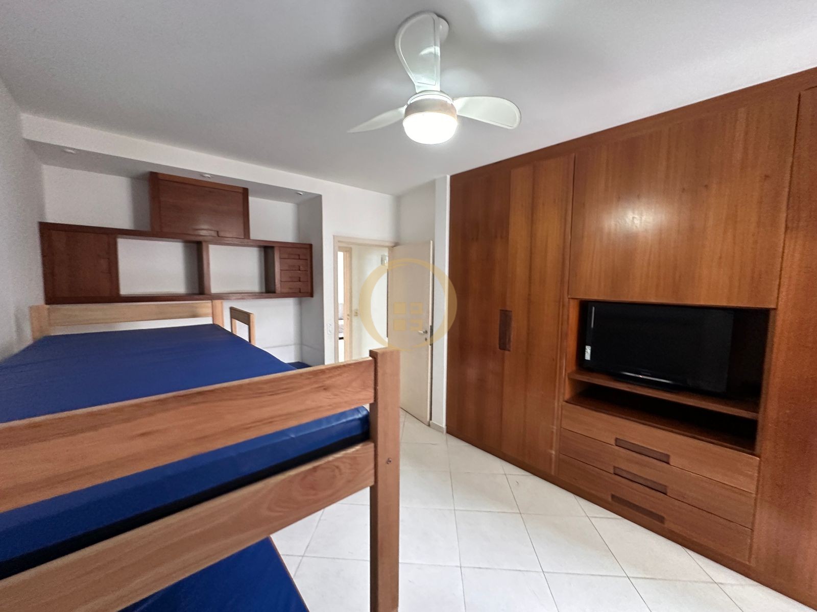 Apartamento na Praia das Pitangueiras, Guarujá - SP