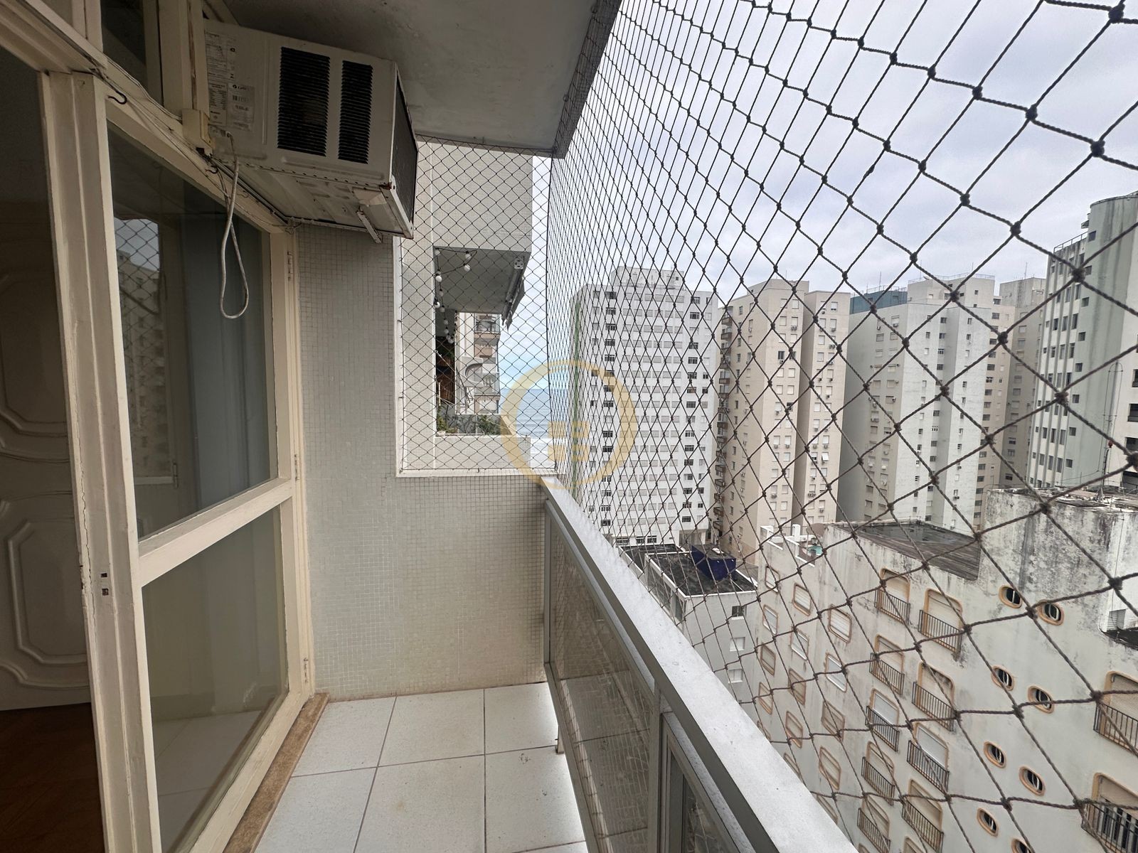 Apartamento na Praia das Pitangueiras, Guarujá - SP
