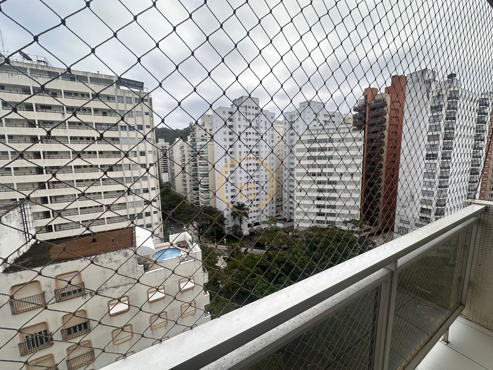 Apartamento na Praia das Pitangueiras, Guarujá - SP