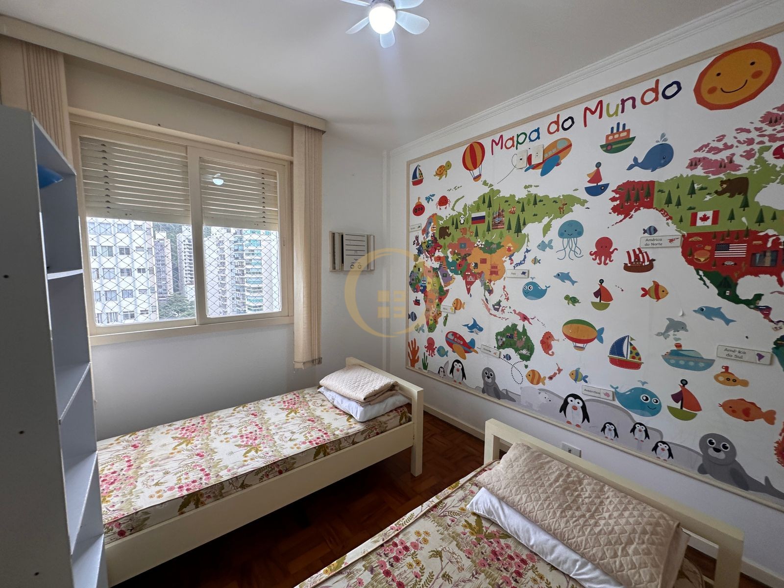 Apartamento na Praia das Pitangueiras, Guarujá - SP
