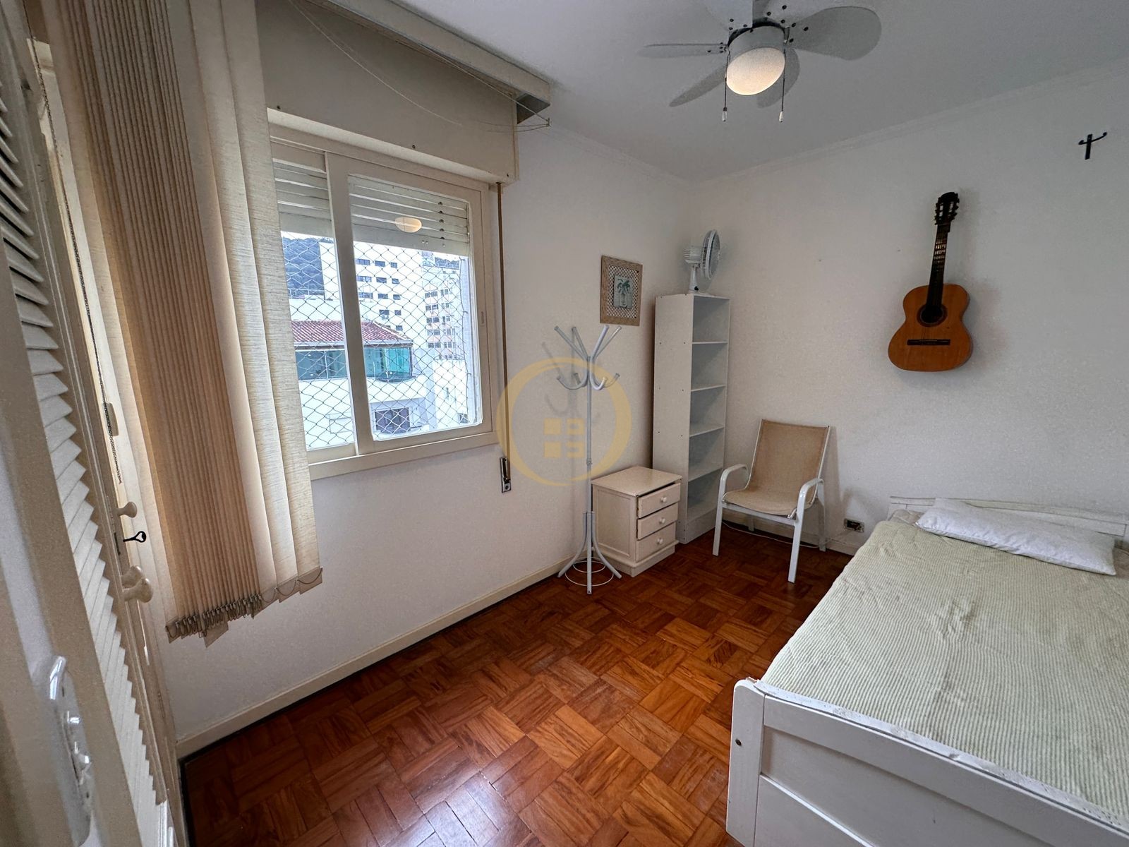 Apartamento na Praia das Pitangueiras, Guarujá - SP