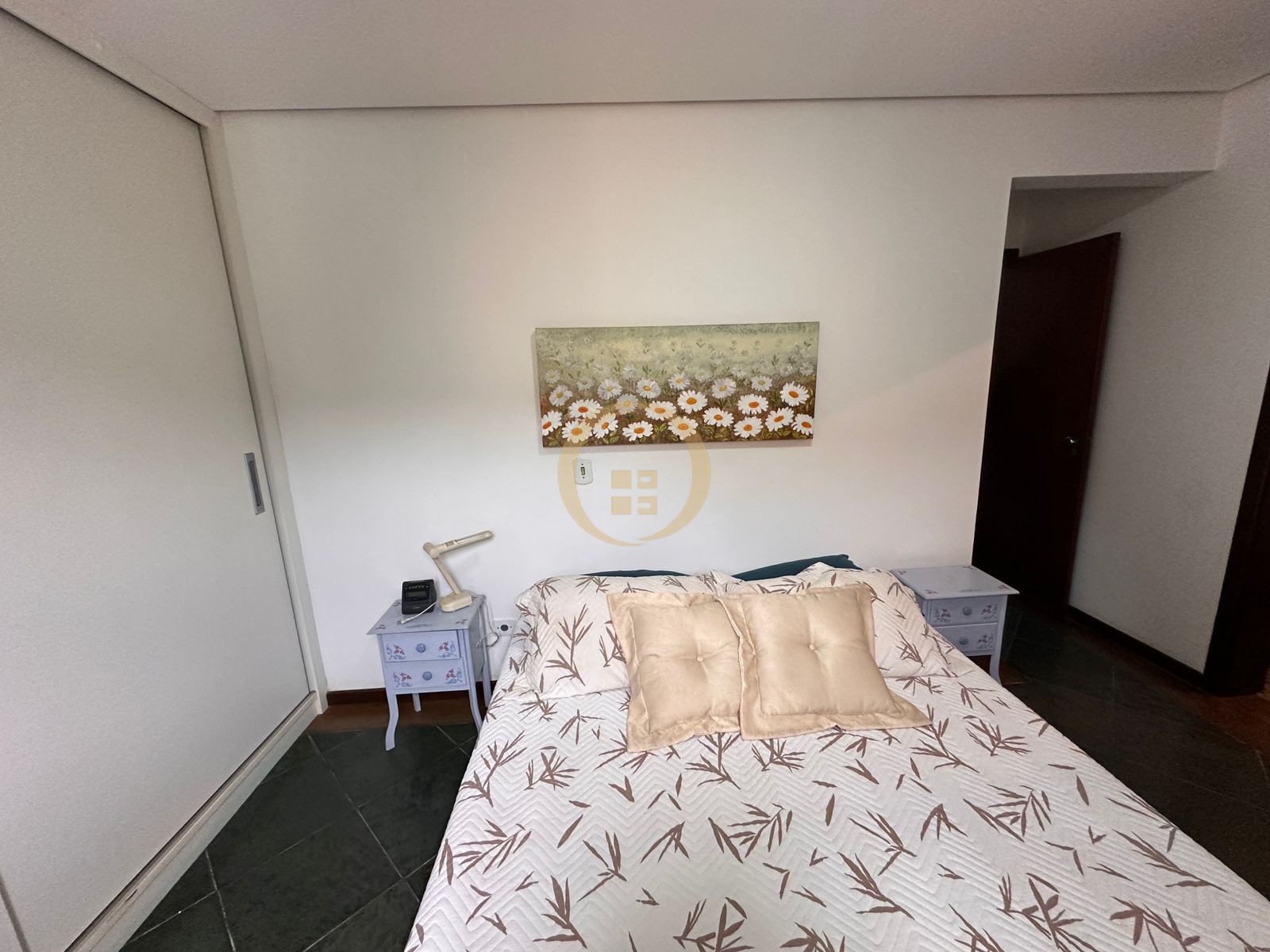 Apartamento na Praia das Pitangueiras, Guarujá - SP