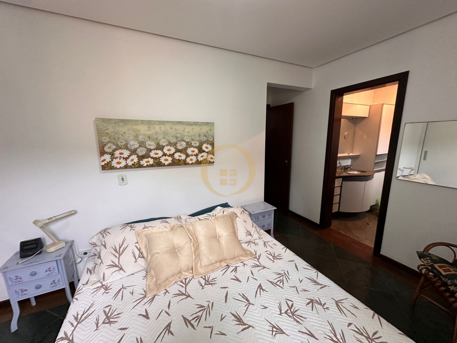Apartamento na Praia das Pitangueiras, Guarujá - SP