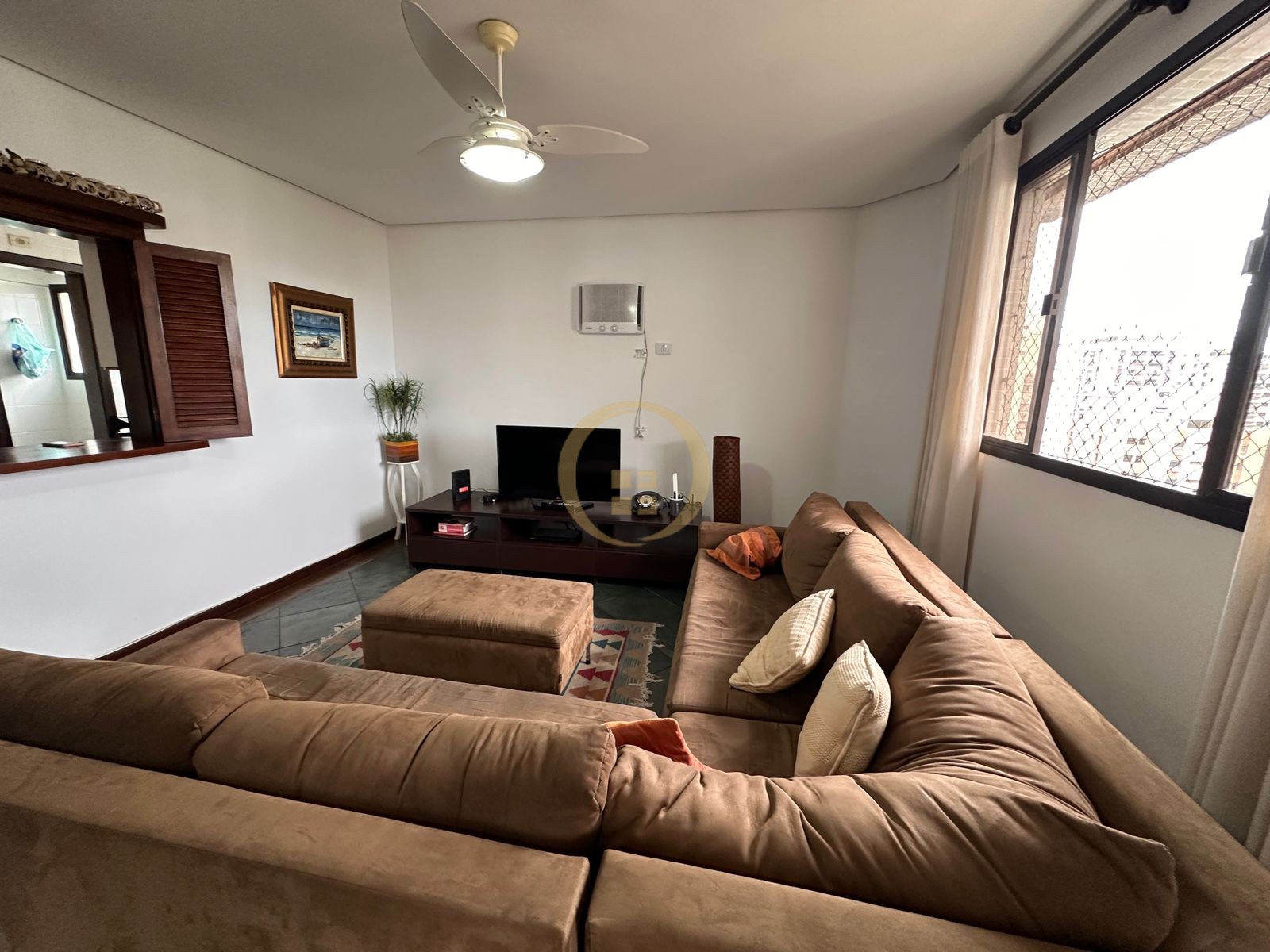 Apartamento na Praia das Pitangueiras, Guarujá - SP