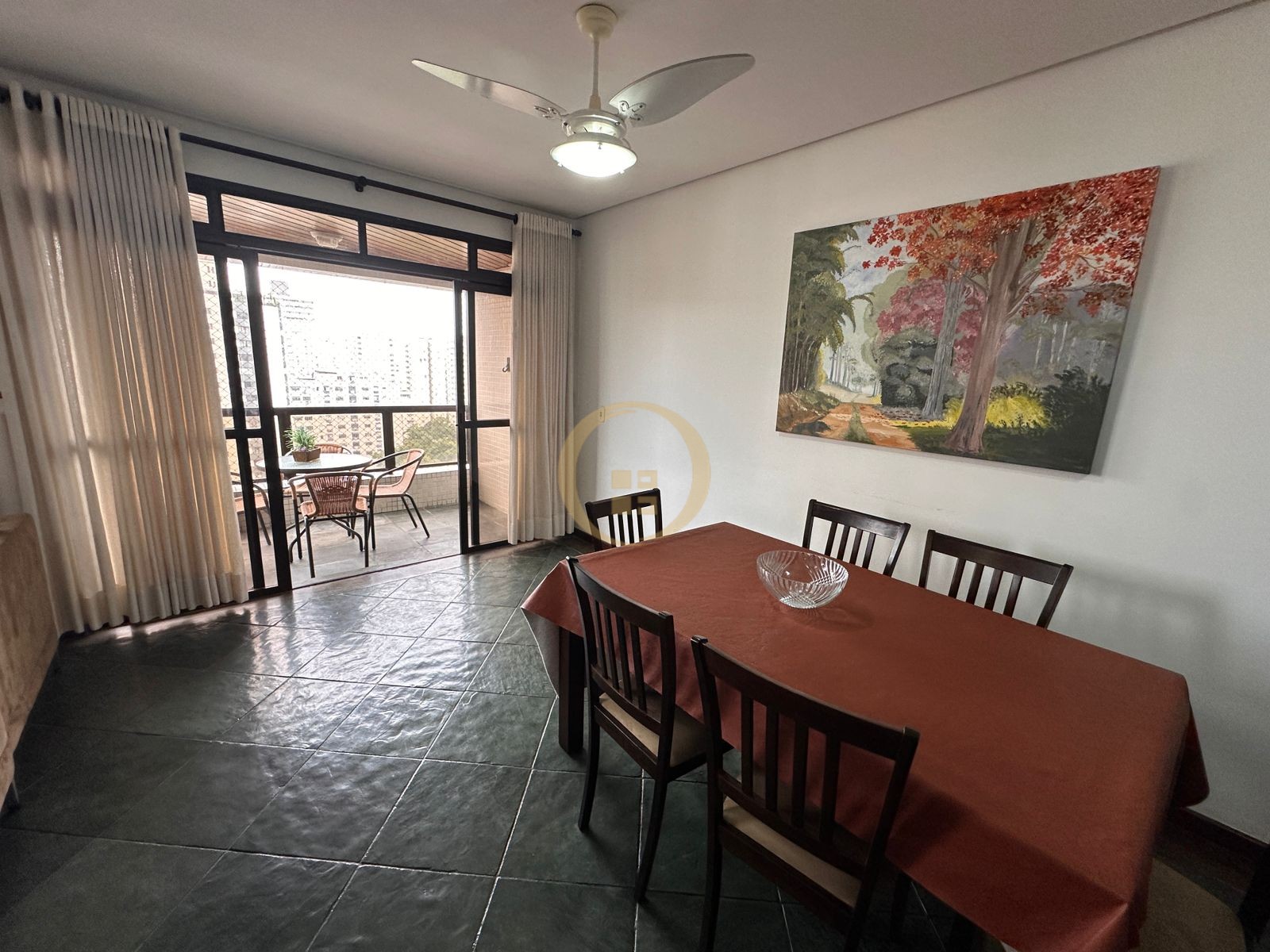 Apartamento na Praia das Pitangueiras, Guarujá - SP