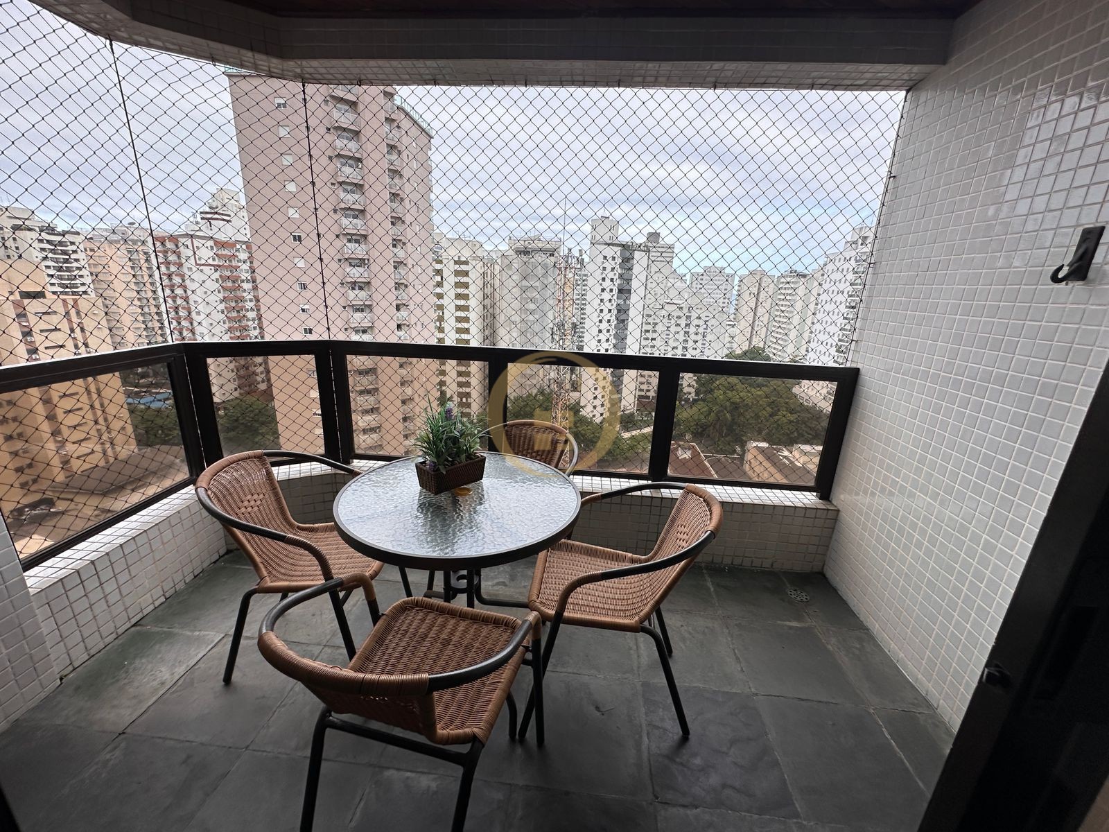 Apartamento na Praia das Pitangueiras, Guarujá - SP