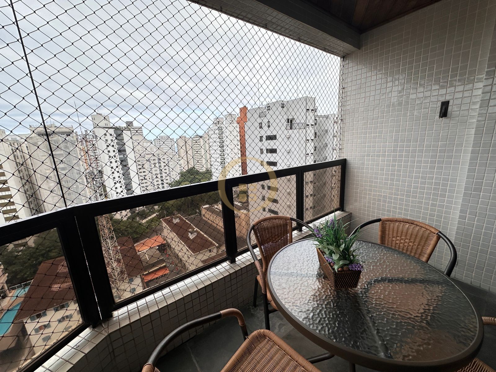 Apartamento na Praia das Pitangueiras, Guarujá - SP