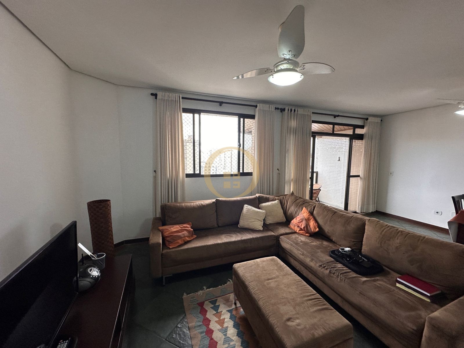 Apartamento na Praia das Pitangueiras, Guarujá - SP