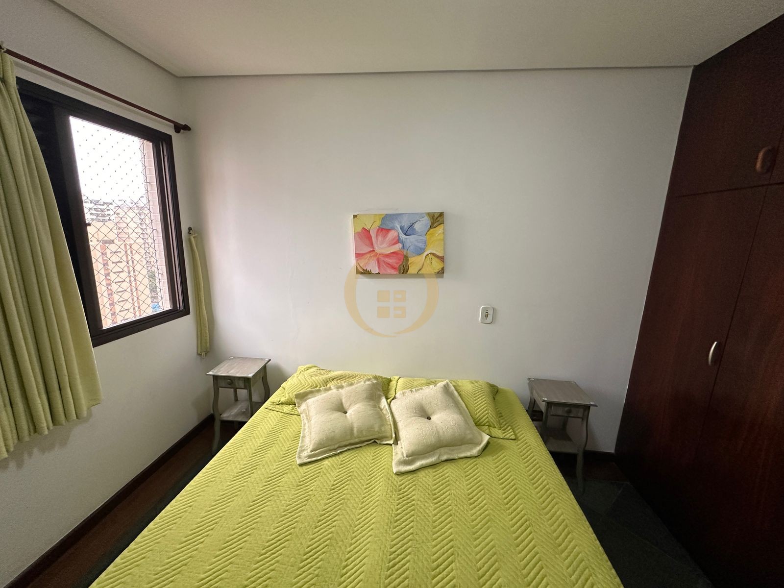 Apartamento na Praia das Pitangueiras, Guarujá - SP