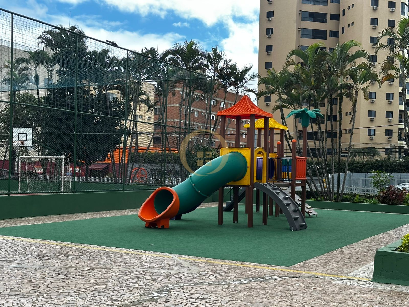 Apartamento na Praia da Enseada, Guarujá - SP
