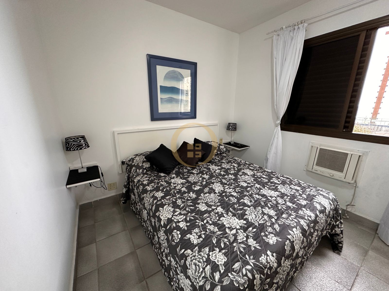 Apartamento na Praia das Pitangueiras, Guarujá - SP