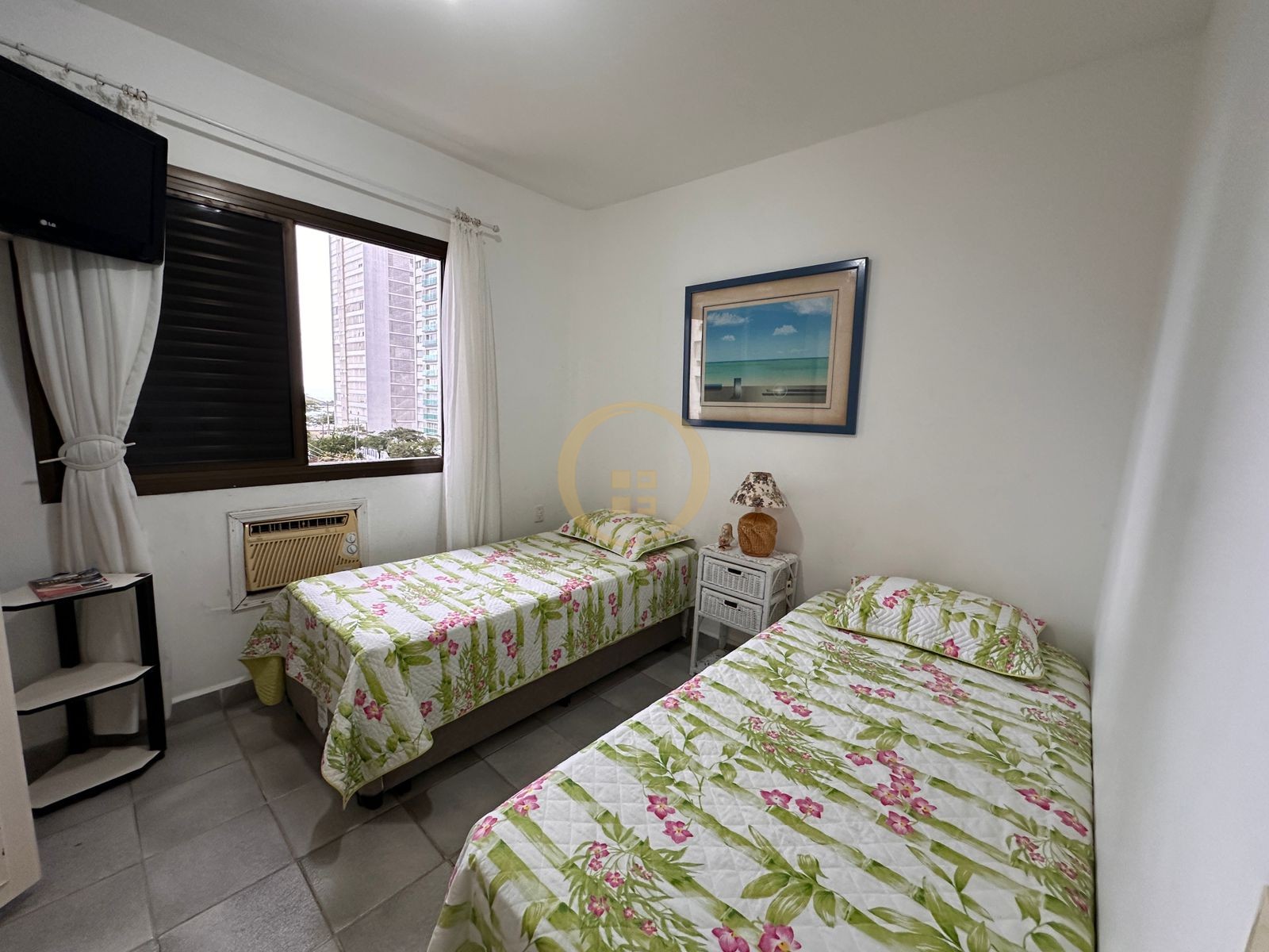 Apartamento na Praia das Pitangueiras, Guarujá - SP