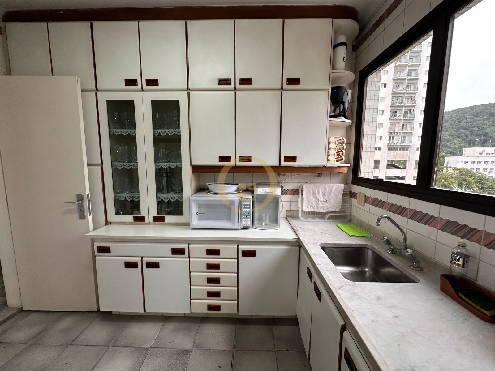 Apartamento na Praia das Pitangueiras, Guarujá - SP