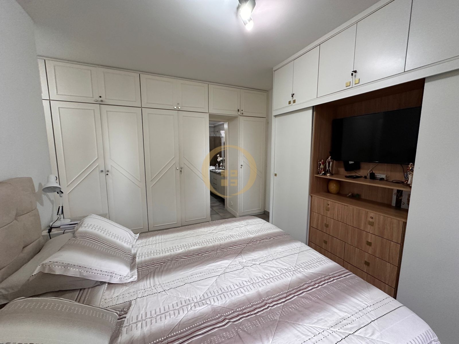 Apartamento na Praia das Pitangueiras, Guarujá - SP