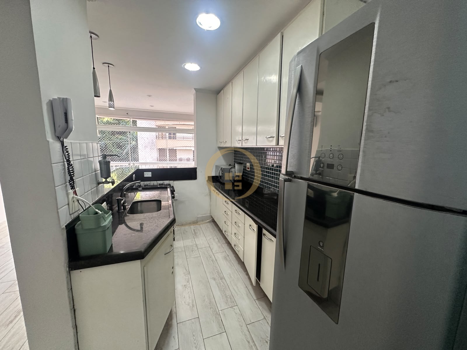 Apartamento na Praia das Pitangueiras, Guarujá - SP