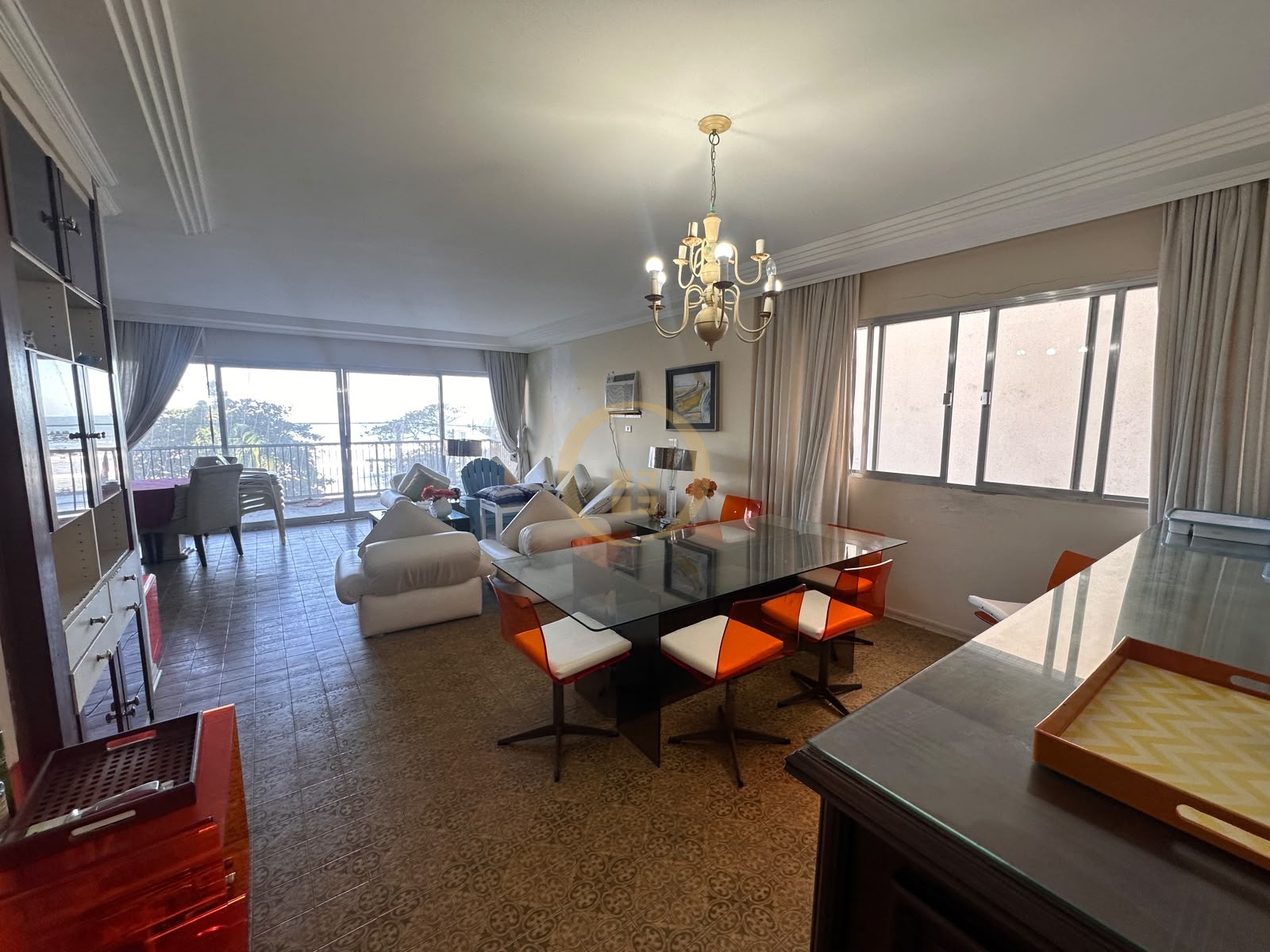 Apartamento Frente ao Mar nas Pitangueiras, Guarujá - SP