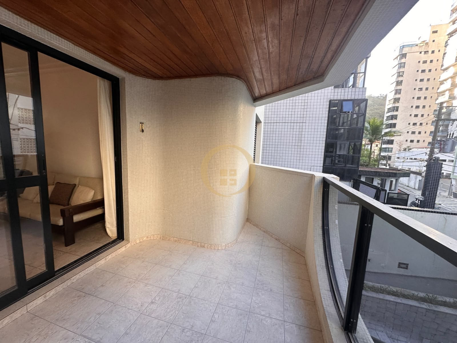 Apartamento na Praia das Pitangueiras, Guarujá - SP