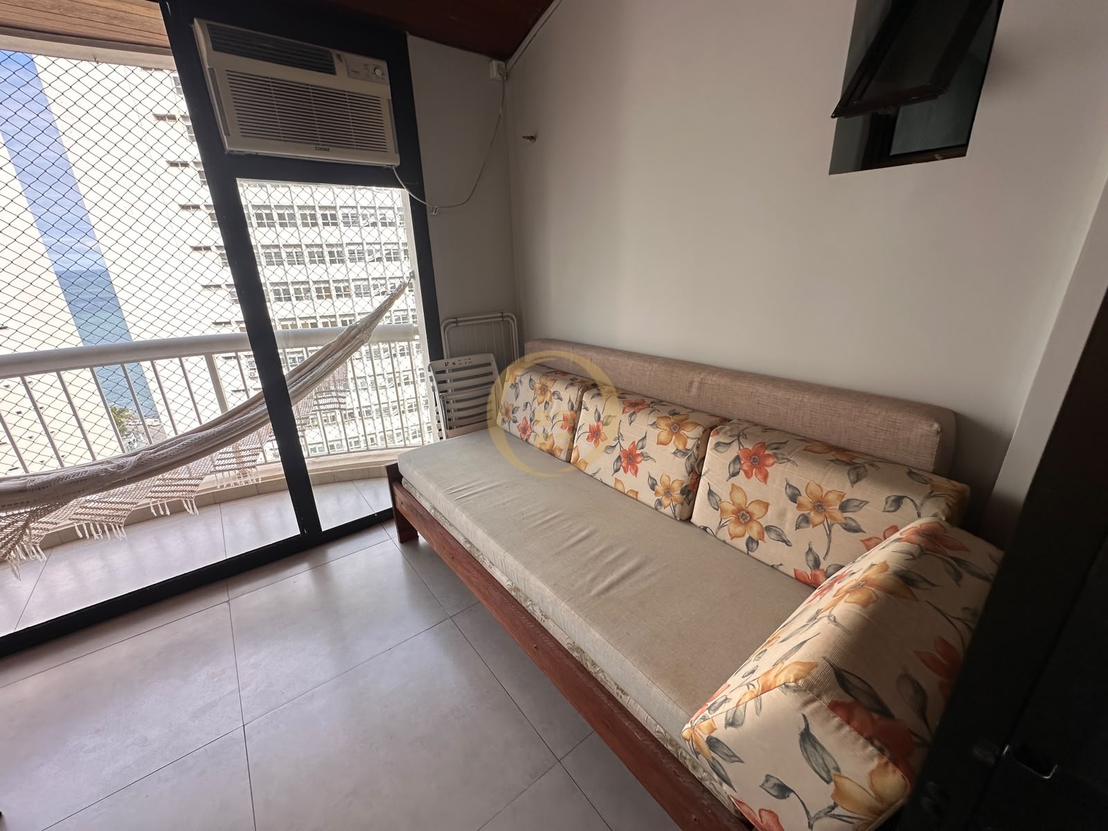 Apartamento na Praia das Pitangueiras, Guarujá - SP