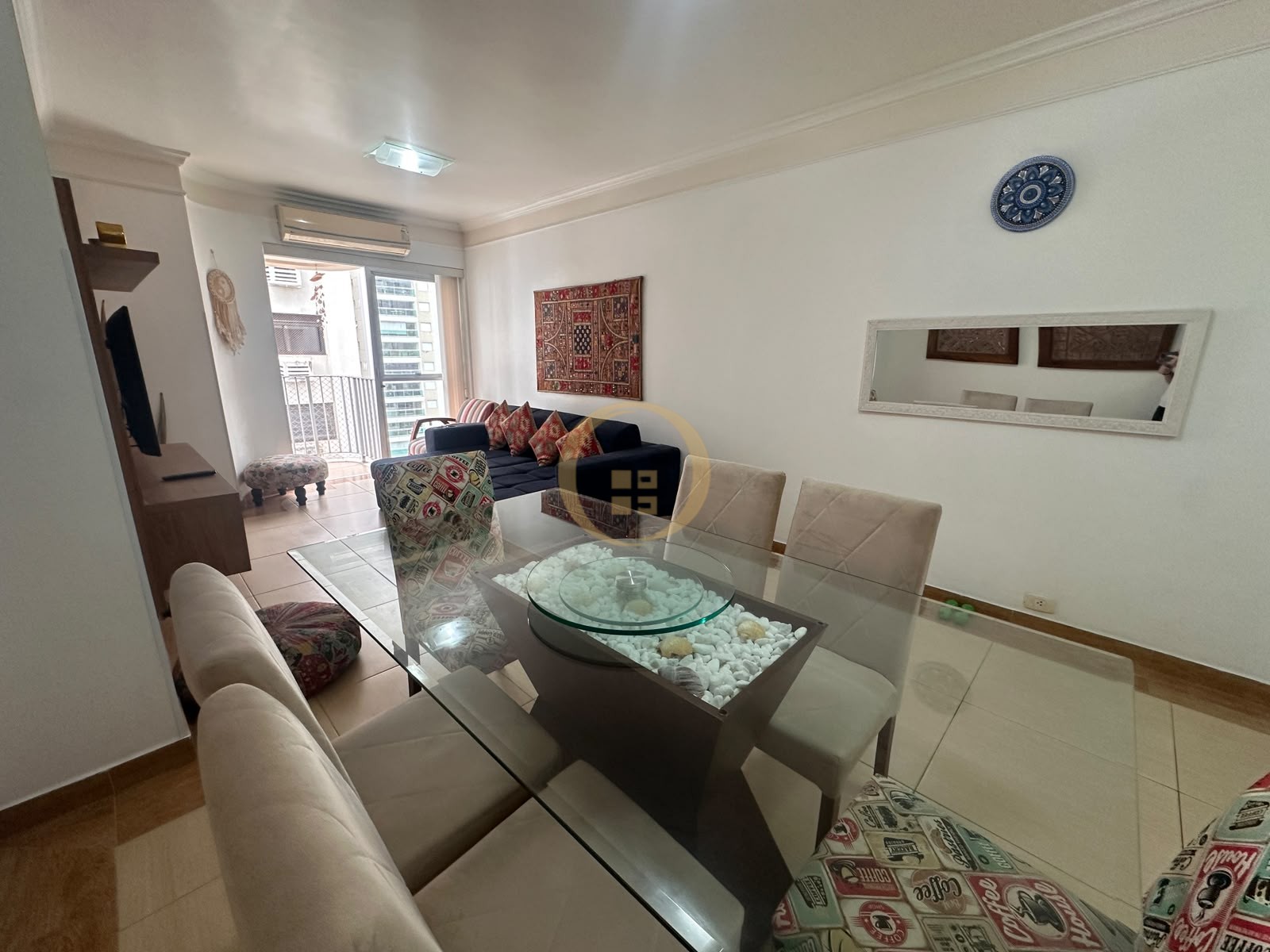 Apartamento na Praia das Pitangueiras, Guarujá - SP